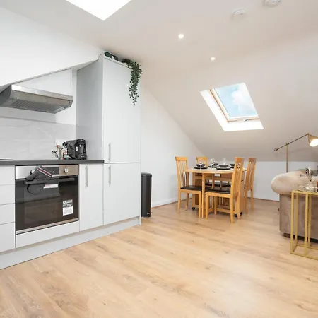Scandi Loft Style Apartment - Sleeps 6 - Near Manchester Airport Exterior photo
