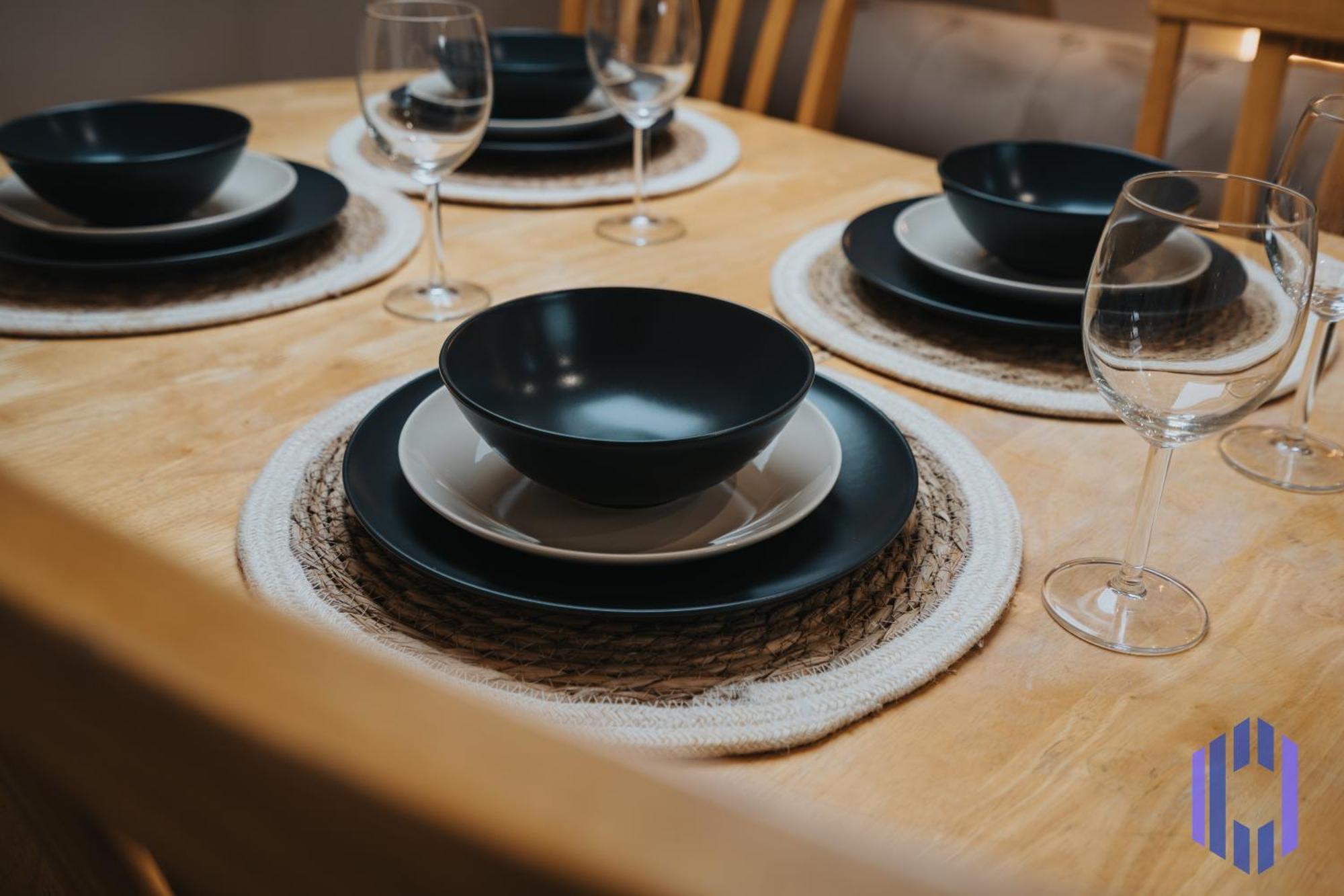 Scandi Loft Style - Sleeps 6 - Near Airport