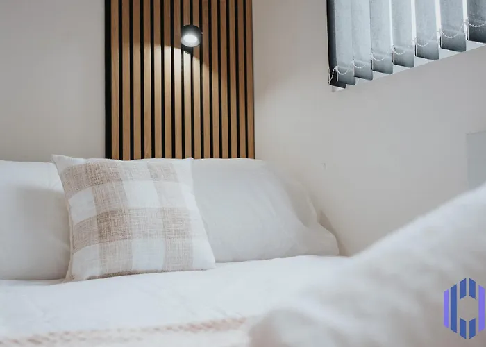 Scandi Loft Style Apartment - Sleeps 6 - Near Manchester Airport