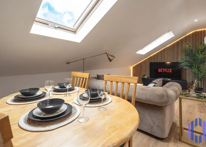 Scandi Loft Style Apartment - Sleeps 6 - Near Manchester Airport