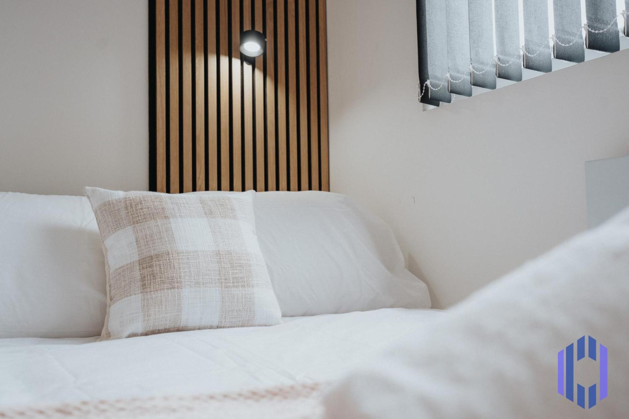Apartment Scandi Loft Style - Sleeps 6 - Near Airport Manchester