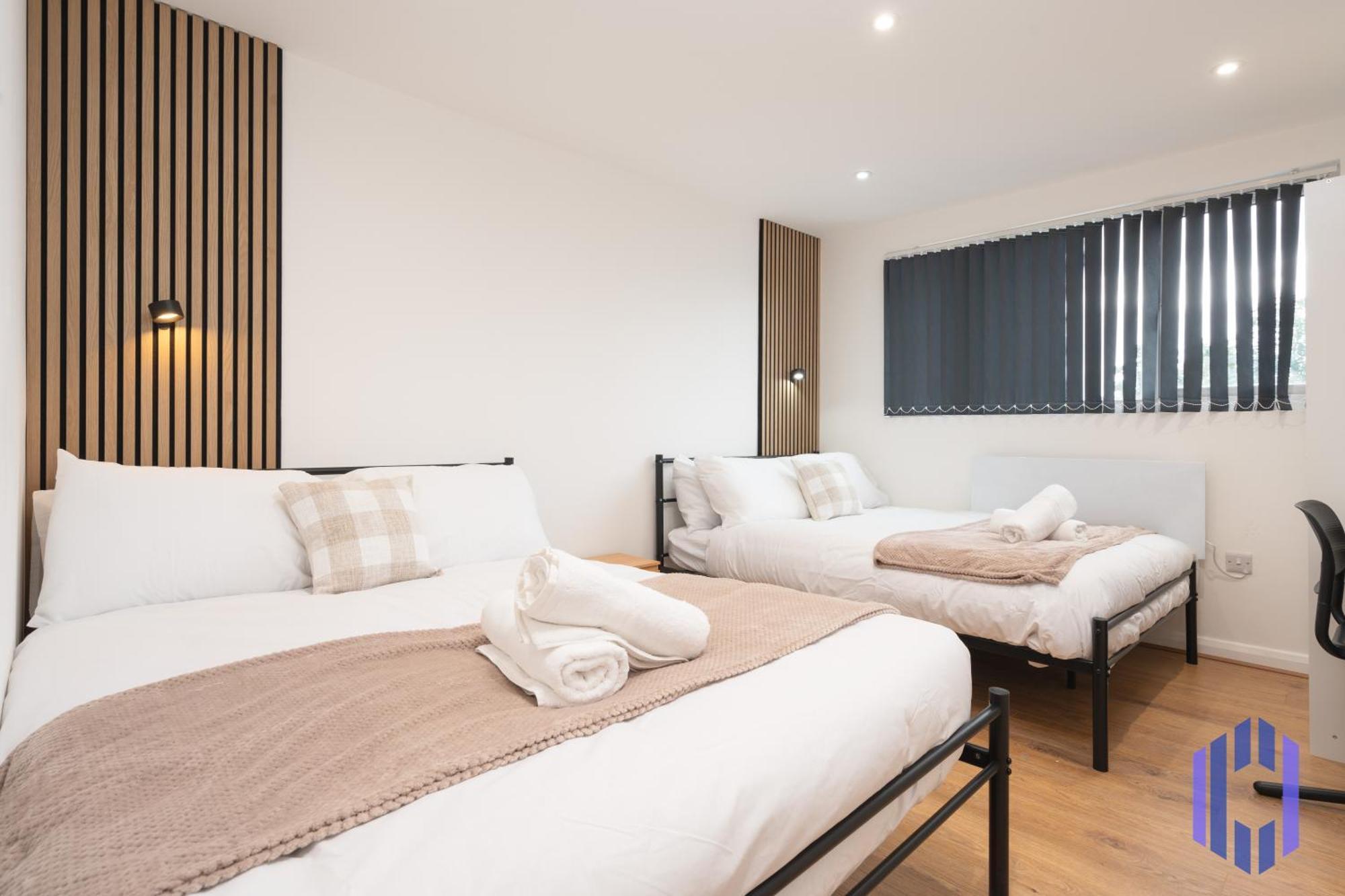 Apartment Scandi Loft Style - Sleeps 6 - Near Airport