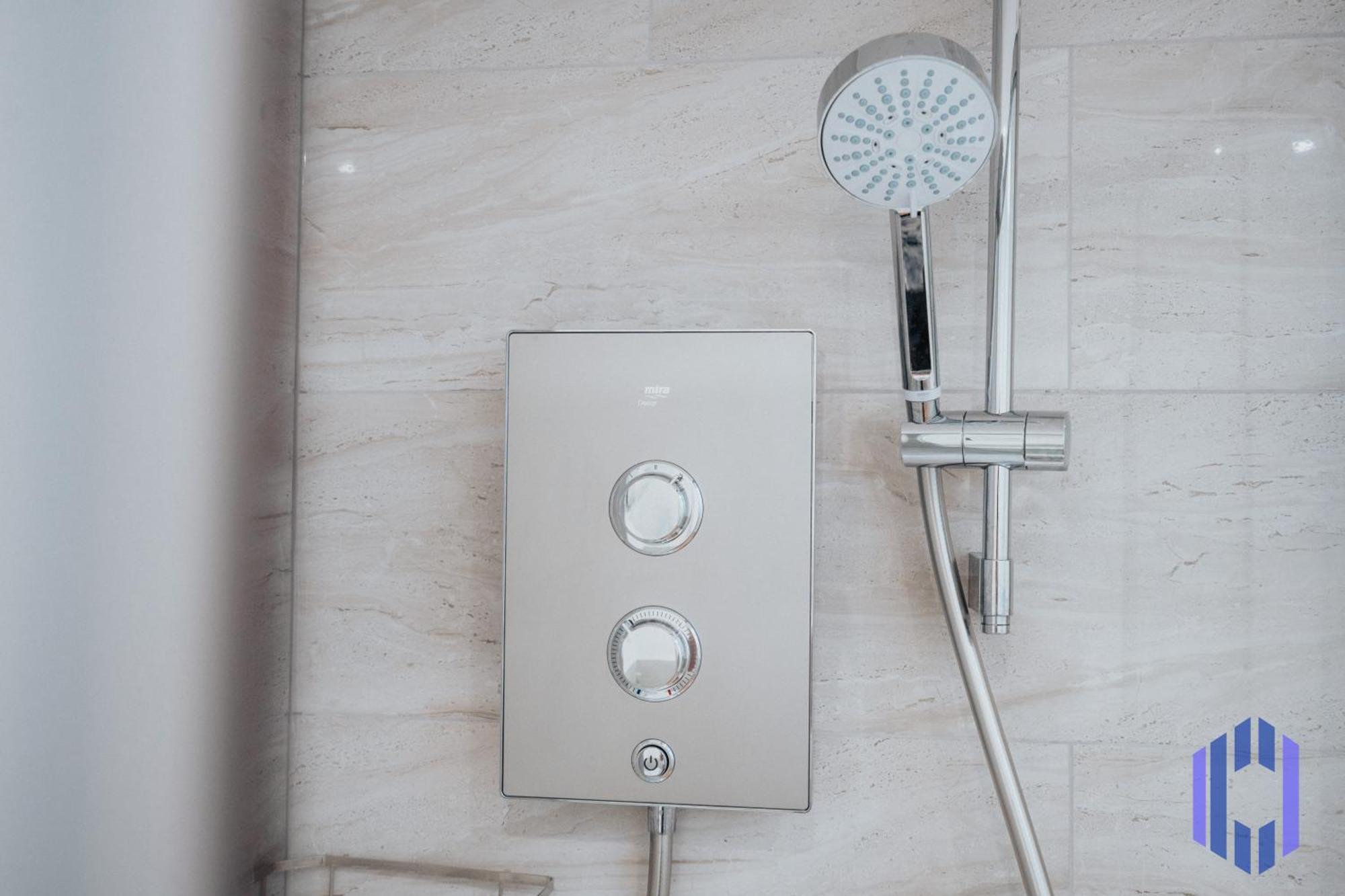 Apartment Scandi Loft Style - Sleeps 6 - Near Airport *