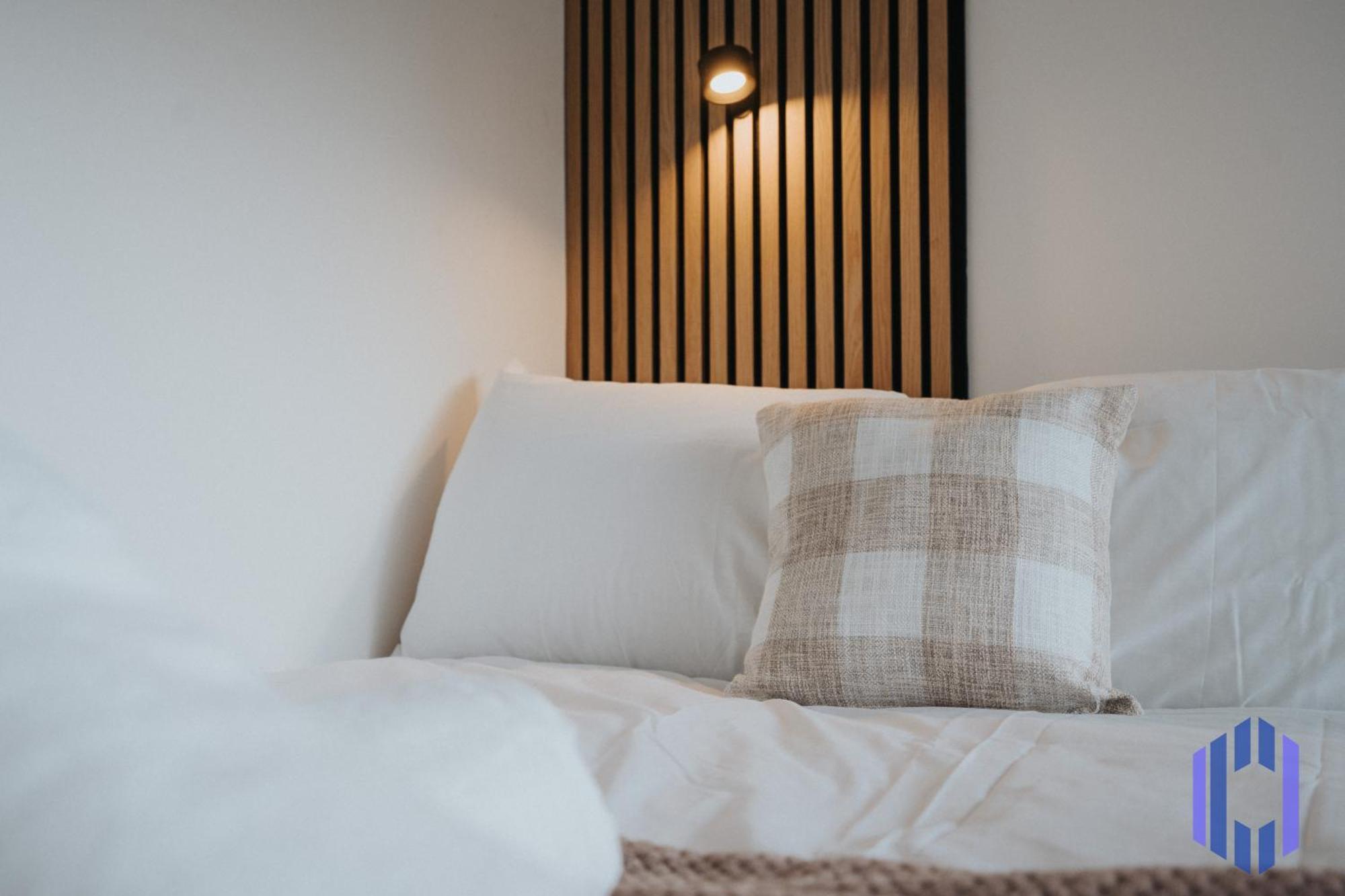 Scandi Loft Style - Sleeps 6 - Near Airport Apartment Manchester