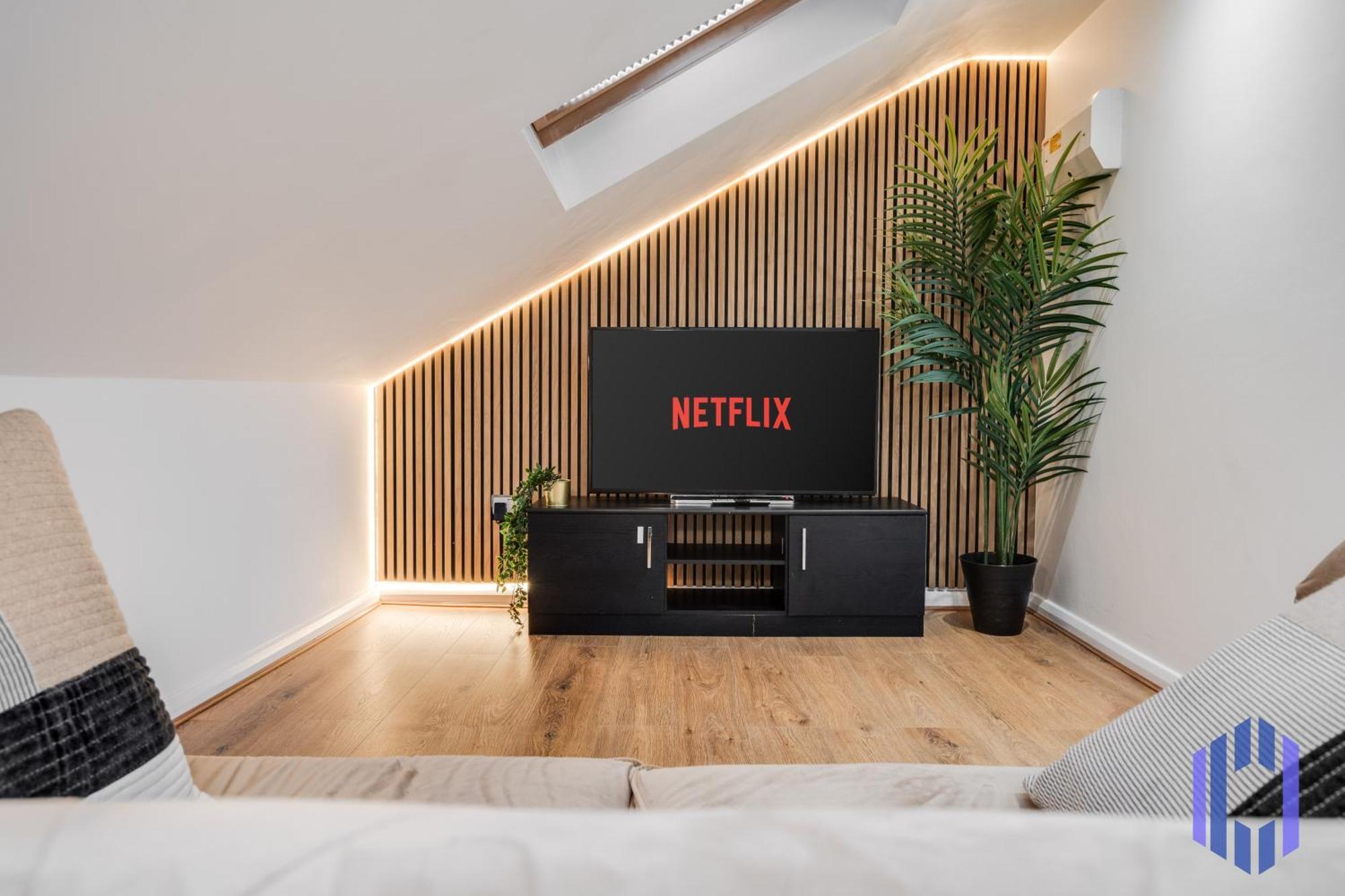 Scandi Loft Style - Sleeps 6 - Near Airport Apartment Manchester