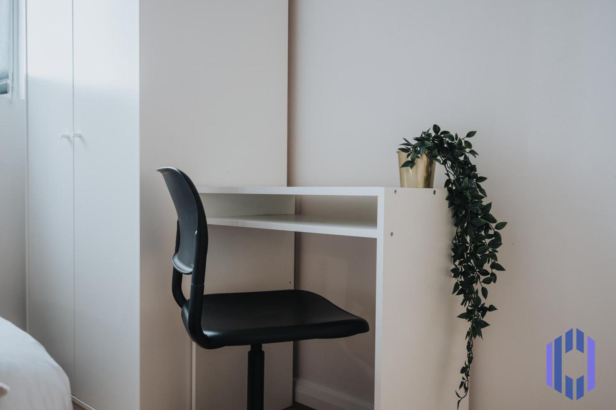 Scandi Loft Style - Sleeps 6 - Near Airport