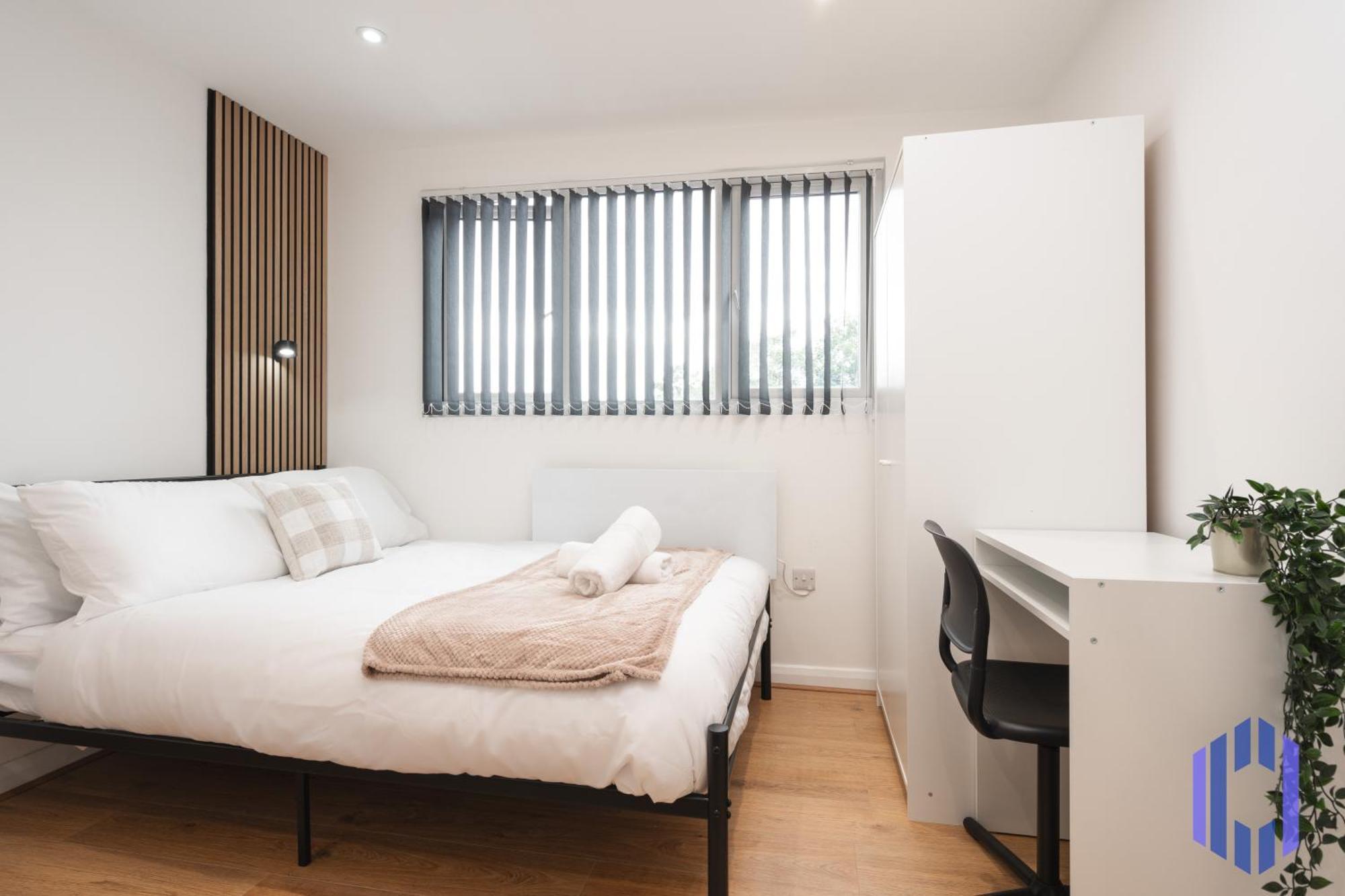 Scandi Loft Style - Sleeps 6 - Near Airport Manchester